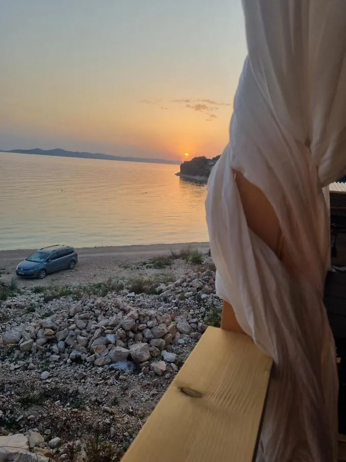 Hotel La Vista Drage 0*,  Kroatien