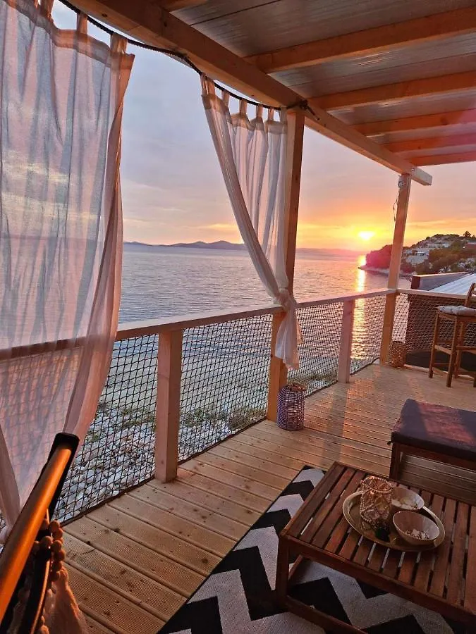 Hotel La Vista Drage 0*,  Kroatien