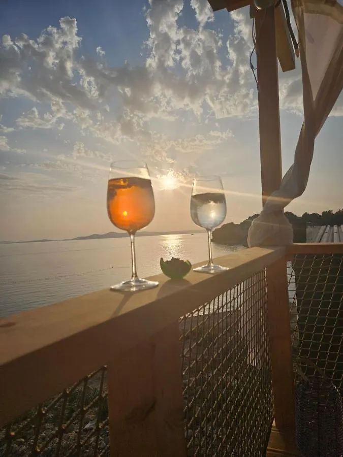 Hotel La Vista Drage 0*,  Kroatien